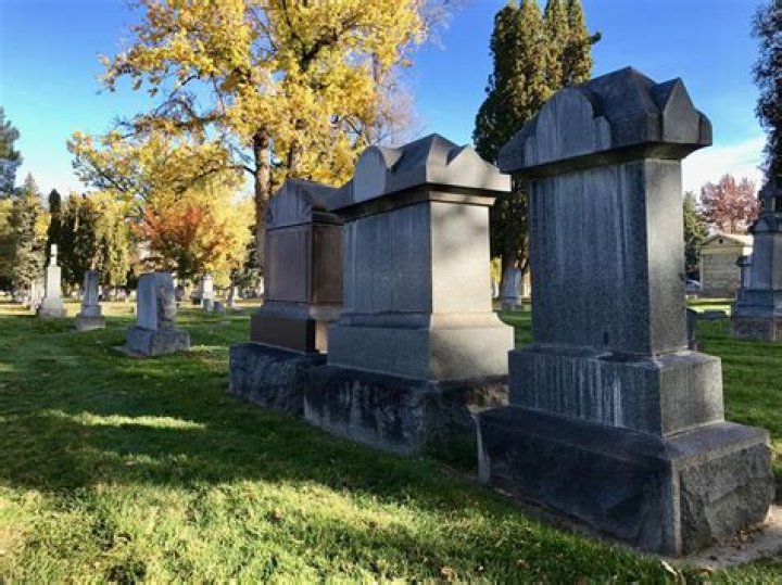 Boise club places 1,200 American flags at Morris Hill Cemetery