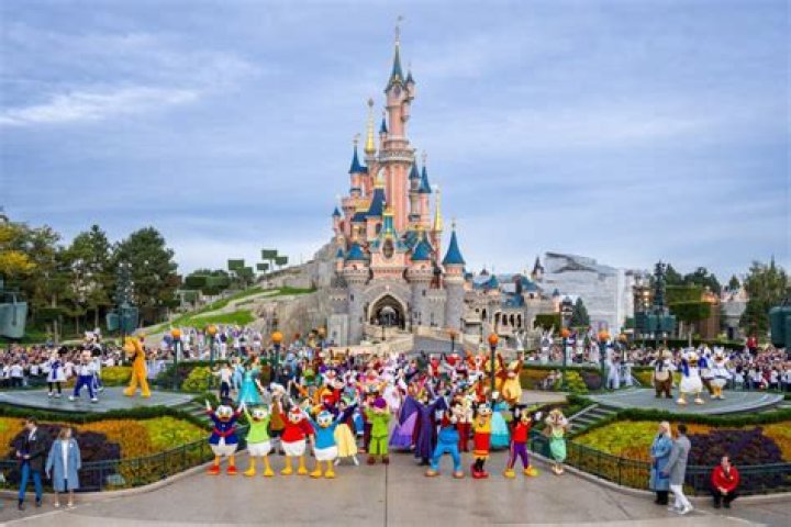 What is Disneyland Paris history?
